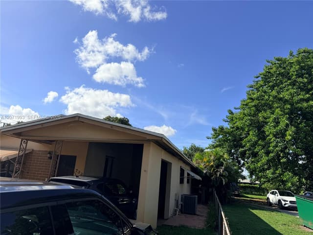 733 E 26th St, Hialeah FL 33013 - Hialeah, FL - Photo 3