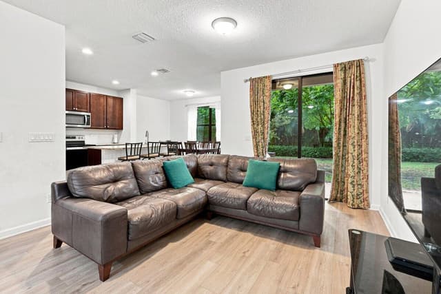 269 NW 36th Avenue, Pompano Beach FL 33069 - Pompano Beach, FL - Photo 2