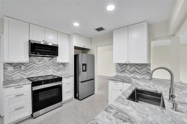 1524 NE 37th St, Oakland Park FL 33334 - Oakland Park, FL - Photo 2