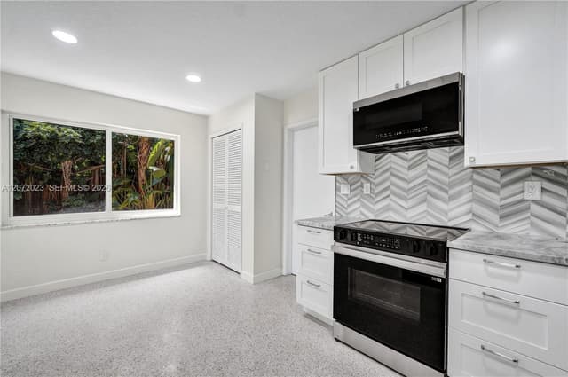 1524 NE 37th St, Oakland Park FL 33334 - Oakland Park, FL - Photo 6