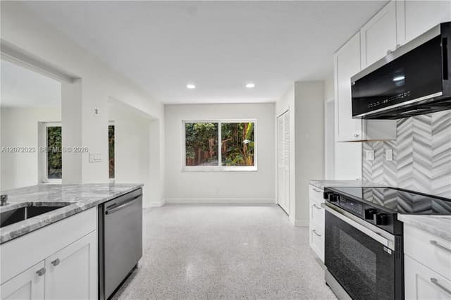 1524 NE 37th St, Oakland Park FL 33334 - Oakland Park, FL - Photo 7