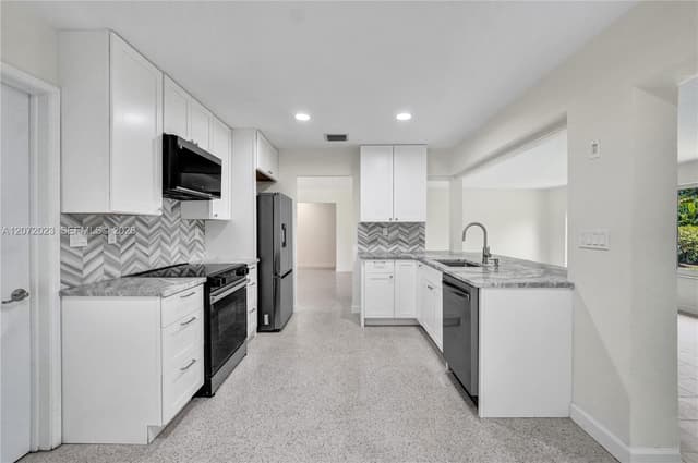 1524 NE 37th St, Oakland Park FL 33334 - Oakland Park, FL - Photo 3
