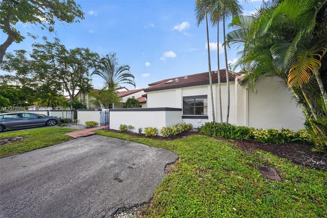 6637 NW 181st Ln, Hialeah FL 33015 - Hialeah, FL - Photo 3