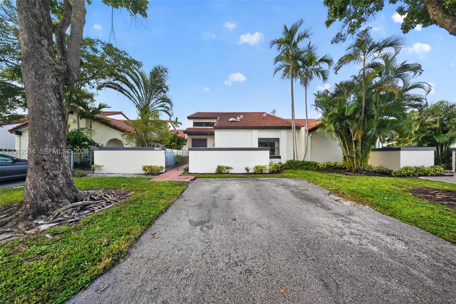 6637 NW 181st Ln, Hialeah FL 33015 - Hialeah, FL - Photo 1