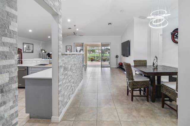 5671 S FOUNTAINS Drive S, Lake Worth FL 33467 - Lake Worth, FL - Photo 4