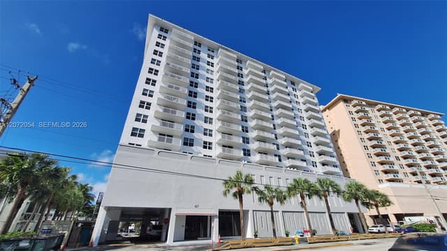 427 Golden Isles Dr # 5H, Hallandale Beach FL 33009 - Hallandale Beach, FL - Photo 2