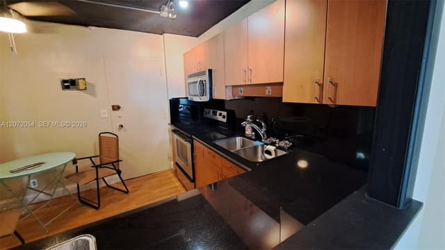 427 Golden Isles Dr # 5H, Hallandale Beach FL 33009 - Hallandale Beach, FL - Photo 4