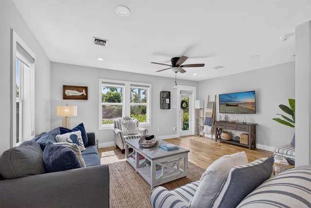 1305 N Palmway, FL 33460 - Photo 6