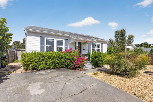 1305 N Palmway, FL 33460 - Photo 7