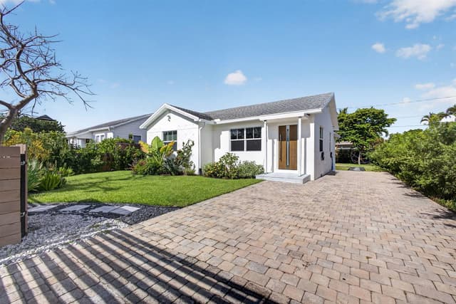 1309 N PALMWAY, FL 33460 - Photo 2