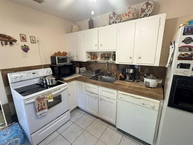 512 Independence Rd, West Palm Beach FL 33405 - West Palm Beach, FL - Photo 5