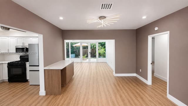 8819 Dickens Ave, Surfside FL 33154 - Surfside, FL - Photo 5
