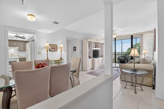 6895 Willow Wood Drive, Boca Raton FL 33434 - Boca Raton, FL - Photo 6