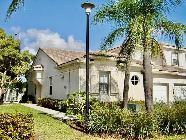 3133 ENCLAVE Way, Lauderhill FL 33319 - Lauderhill, FL - Photo 2