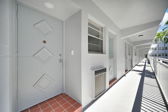 215 SE 3rd Ave # 206B, Hallandale Beach FL 33009 - Hallandale Beach, FL - Photo 2
