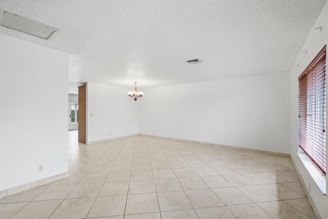 4778 Blue Pine Circle, Lake Worth FL 33463 - Lake Worth, FL - Photo 6
