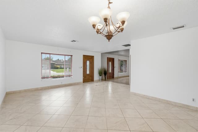 4778 Blue Pine Circle, Lake Worth FL 33463 - Lake Worth, FL - Photo 7