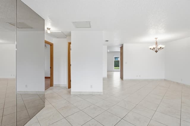 4778 Blue Pine Circle, Lake Worth FL 33463 - Lake Worth, FL - Photo 5