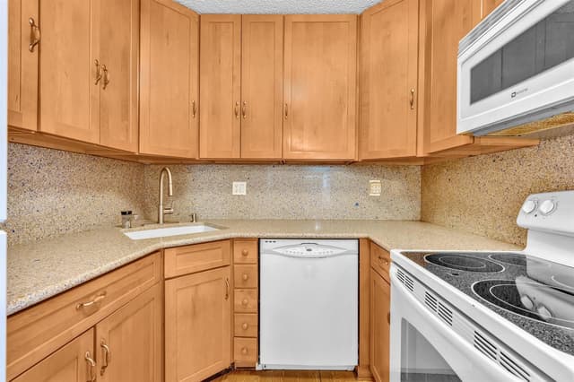 10701 W CLAIRMONT Circle # 109, Tamarac FL 33321 - Tamarac, FL - Photo 7