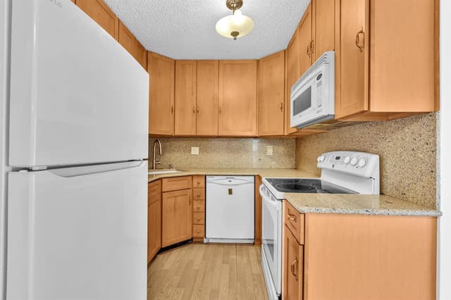 10701 W CLAIRMONT Circle # 109, Tamarac FL 33321 - Tamarac, FL - Photo 3