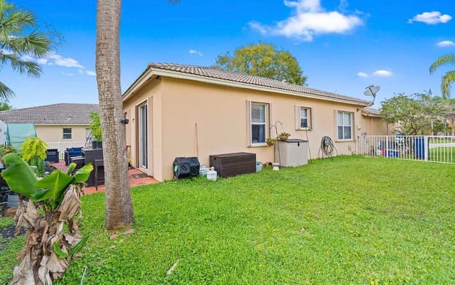 121 Prestige Drive, Royal Palm Beach FL 33411 - Royal Palm Beach, FL - Photo 5
