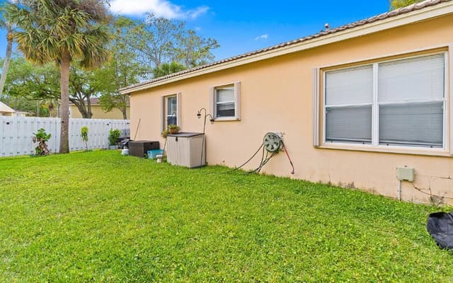 121 Prestige Drive, Royal Palm Beach FL 33411 - Royal Palm Beach, FL - Photo 4
