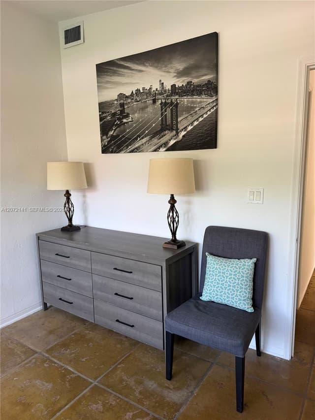 935 Polk St, Hollywood FL 33019 - Hollywood, FL - Photo 5
