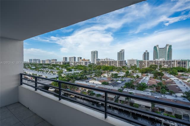 2500 Parkview Dr # 1004, Hallandale Beach FL 33009 - Hallandale Beach, FL - Photo 2