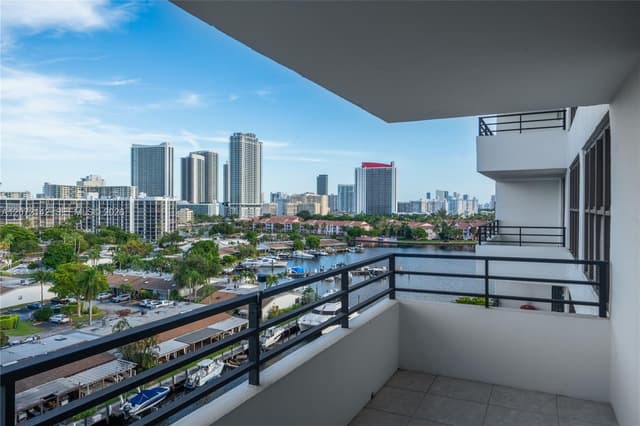 2500 Parkview Dr # 1004, Hallandale Beach FL 33009 - Hallandale Beach, FL - Photo 3