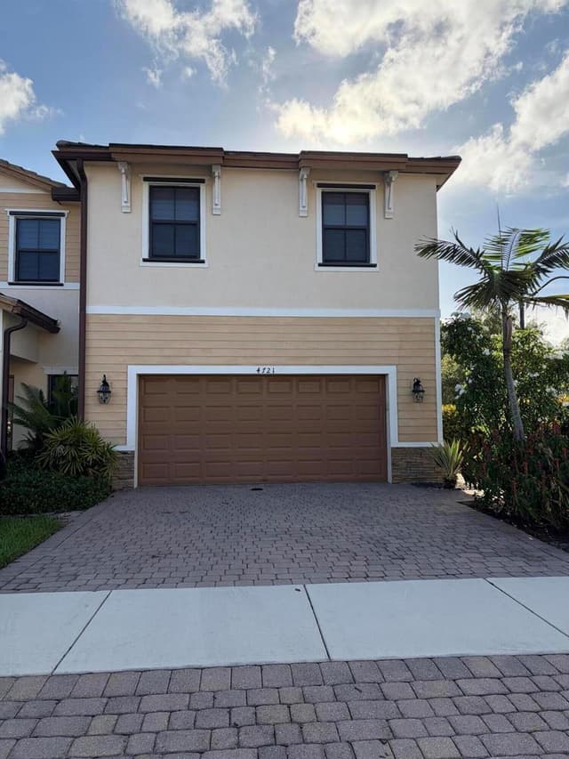4721 Santa Cruz Way, Davie FL 33314 - Davie, FL - Photo 2