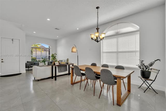 7654 NW 21st Dr, Pembroke Pines FL 33024 - Pembroke Pines, FL - Photo 6