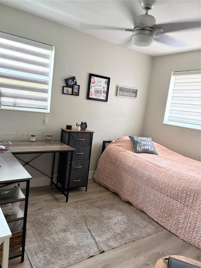 7810 NW 11th Ct, Pembroke Pines FL 33024