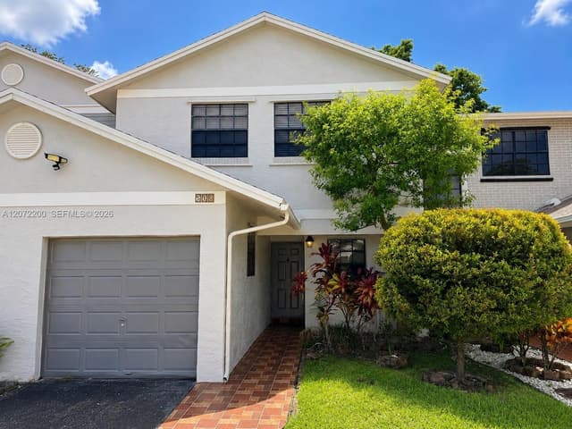 510 NW 103rd Ter, Pembroke Pines FL 33026 - Pembroke Pines, FL - Photo 2