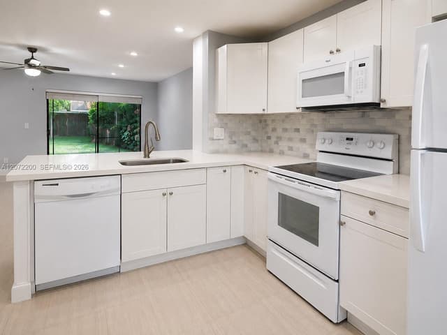 510 NW 103rd Ter, Pembroke Pines FL 33026 - Pembroke Pines, FL - Photo 5