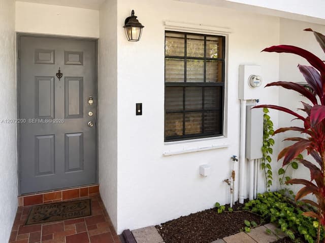 510 NW 103rd Ter, Pembroke Pines FL 33026 - Pembroke Pines, FL - Photo 4