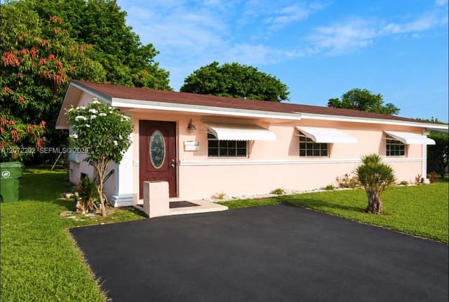 2221 NW 30th Way, Fort Lauderdale FL 33311 - Fort Lauderdale, FL - Photo 2