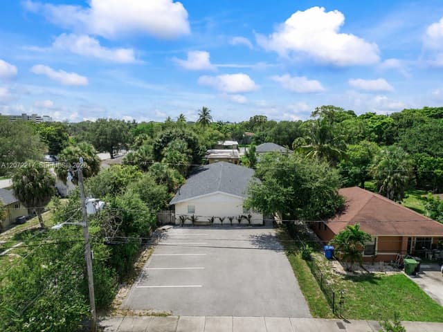 513 NW 22nd Ave, Fort Lauderdale FL 33311 - Fort Lauderdale, FL - Photo 2