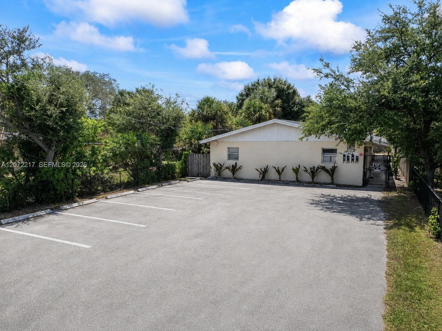 513 NW 22nd Ave, Fort Lauderdale FL 33311 - Fort Lauderdale, FL - Photo 1
