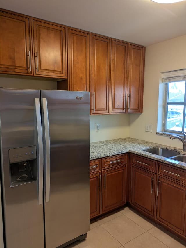2771 Ashley Drive E # J, West Palm Beach FL 33415 - West Palm Beach, FL - Photo 2