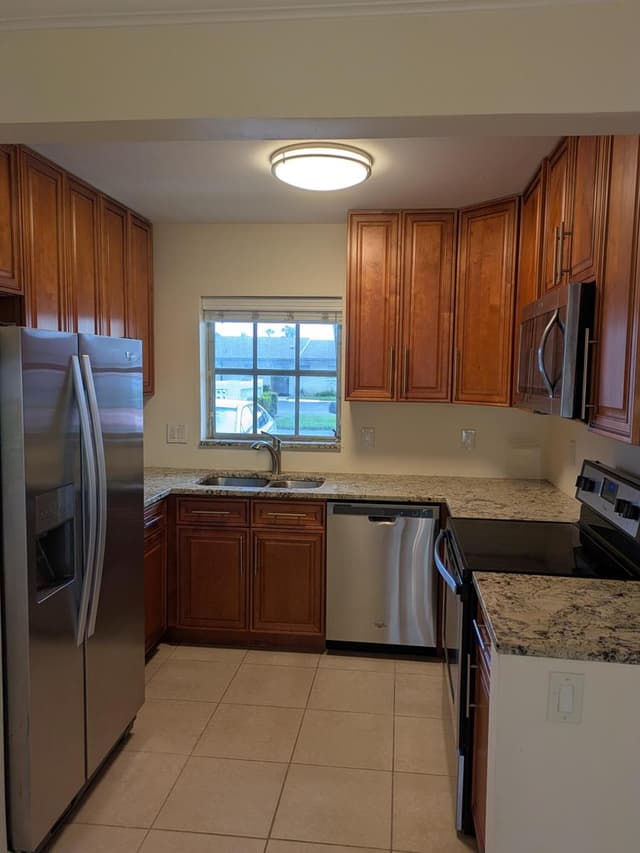2771 Ashley Drive E # J, West Palm Beach FL 33415 - West Palm Beach, FL - Photo 3