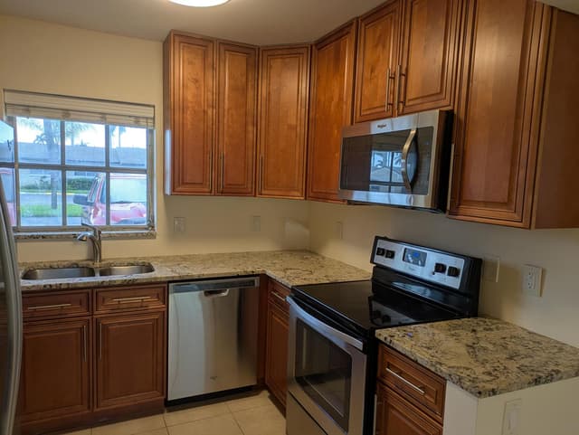 2771 Ashley Drive E # J, West Palm Beach FL 33415 - West Palm Beach, FL - Photo 4