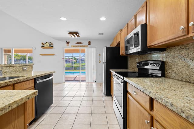 5331 NW 110TH Avenue, Doral FL 33178 - Doral, FL - Photo 4