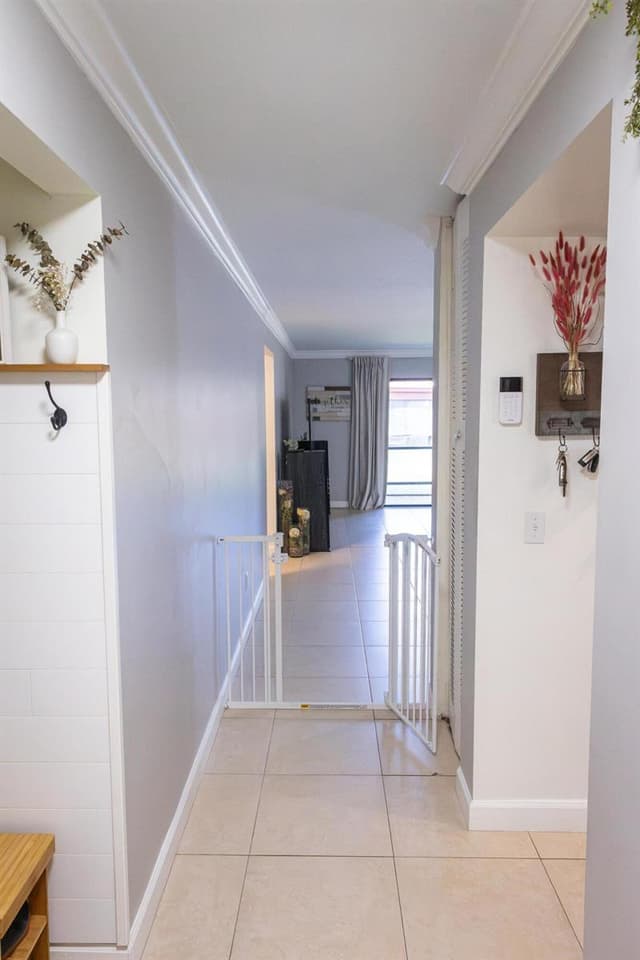 803 LAKEVIEW Circle, Royal Palm Beach FL 33411 - Royal Palm Beach, FL - Photo 5