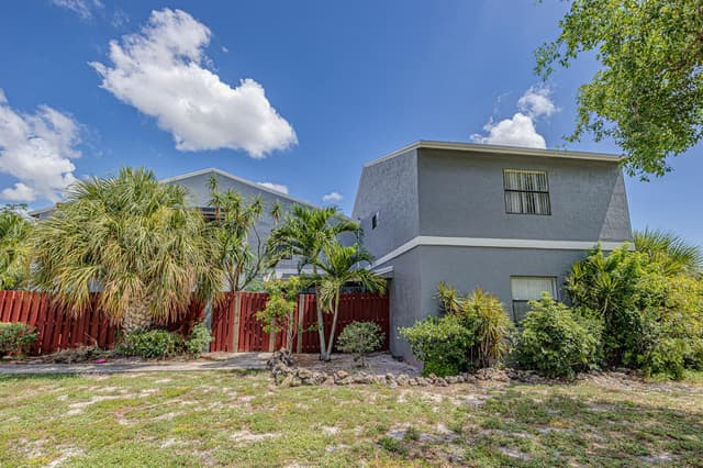 7 CROSSINGS Circle # C, Boynton Beach FL 33435 - Boynton Beach, FL - Photo 2