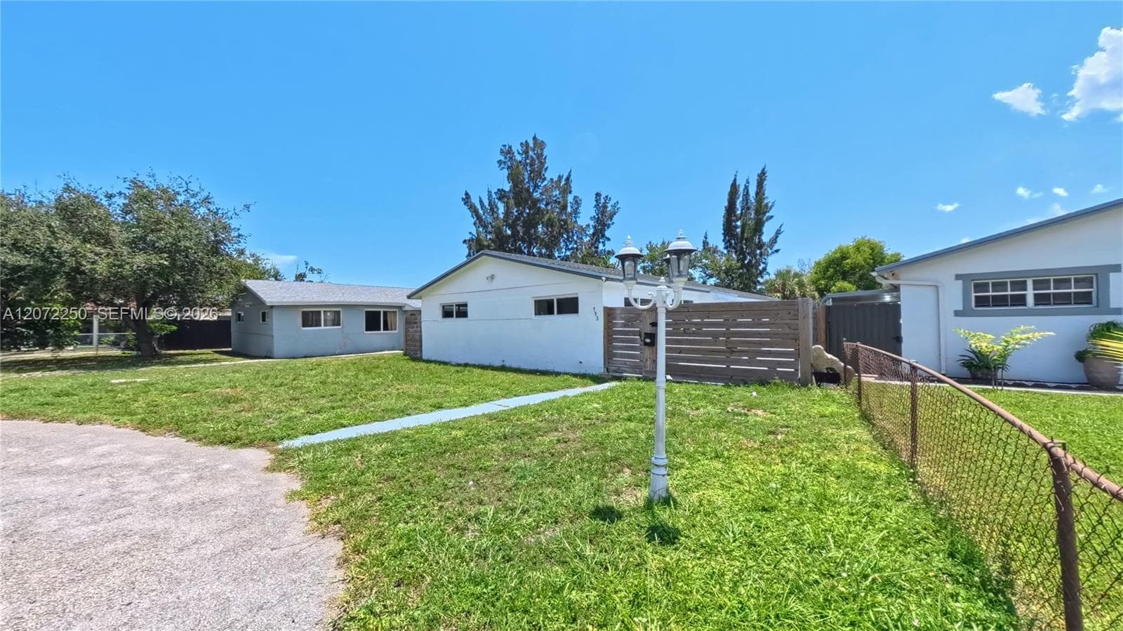753 SW 2nd St, Dania Beach FL 33004 - Dania Beach, FL - Photo 1