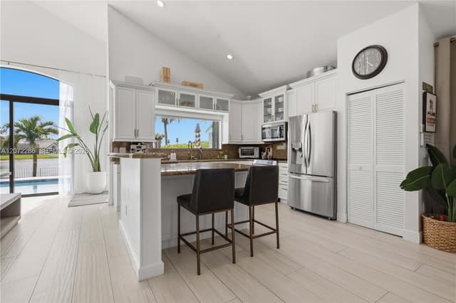 226 SW 180th Ave, Pembroke Pines FL 33029 - Pembroke Pines, FL - Photo 4