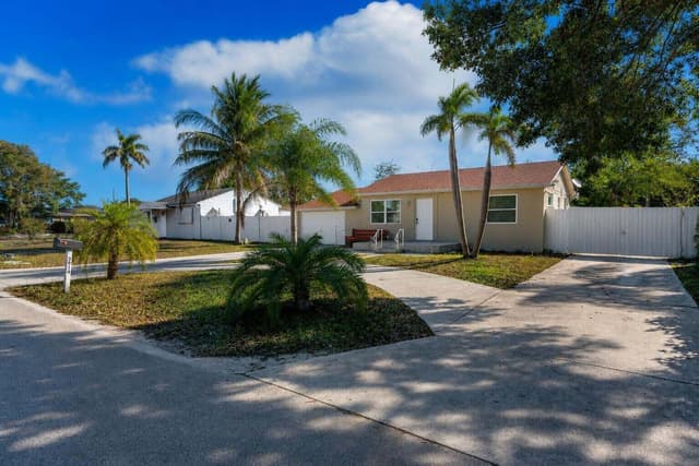 3914 SERUBI Avenue, Palm Springs FL 33461 - Palm Springs, FL - Photo 2