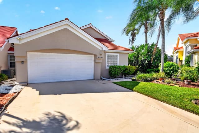 6203 Bear Creek Court, Lake Worth FL 33467 - Lake Worth, FL - Photo 2