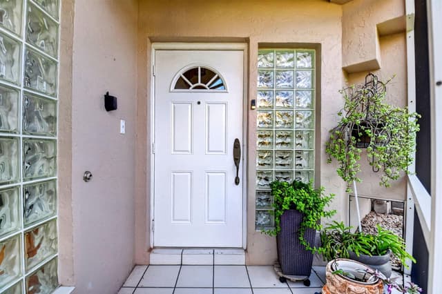 6203 Bear Creek Court, Lake Worth FL 33467 - Lake Worth, FL - Photo 6