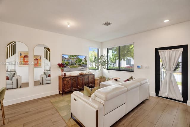 8166 NW 42nd St, Doral FL 33166 - Doral, FL - Photo 4